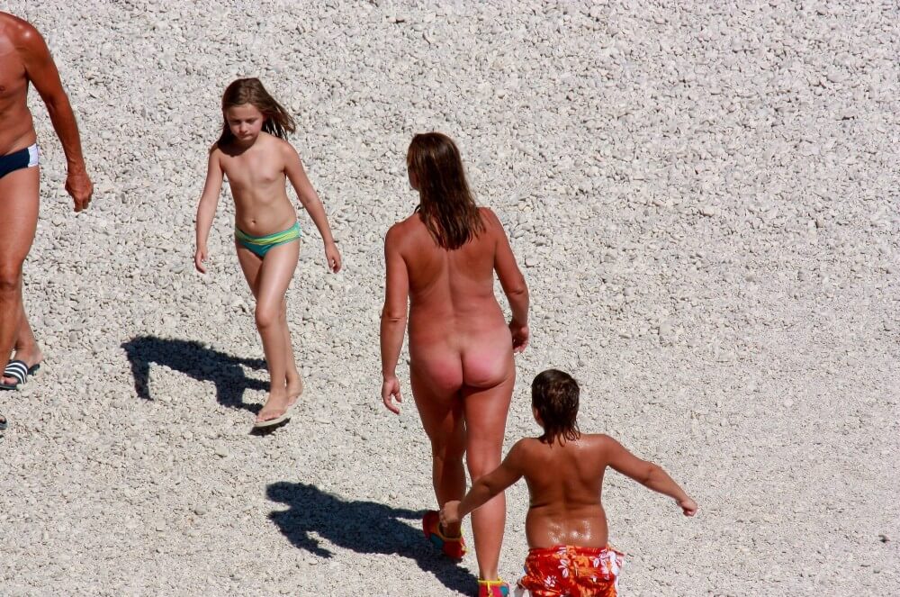 Naturism photo gallery # 8 - Most nudists are motivated solely by a sense of comfort