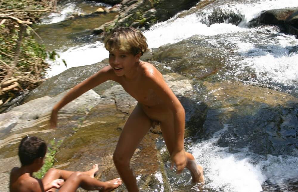 Brazilian Cliff Slide pics - The desire to appreciate the beauty of the human body