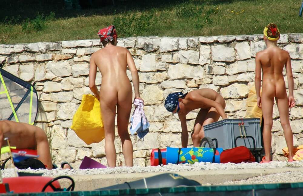 Sporty and Athletic Sands gallery - Nudism promotes mental well-being