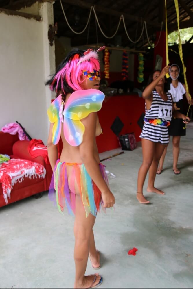 Tropical carnival photo gallery - Active naturists on vacation