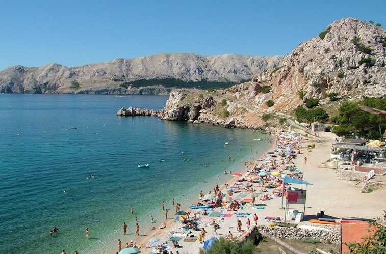 Videos from a nudist resort - People seek self-development and peace of mind through nudism