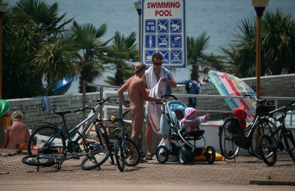 Poolside Camp Gathering pics - Interaction with Nature Through Naturism