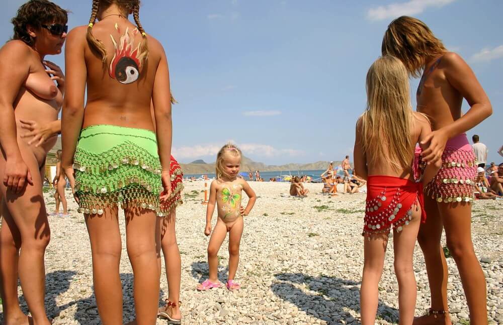 Pageant Model Profile One pics - Family nudism in the 21st century
