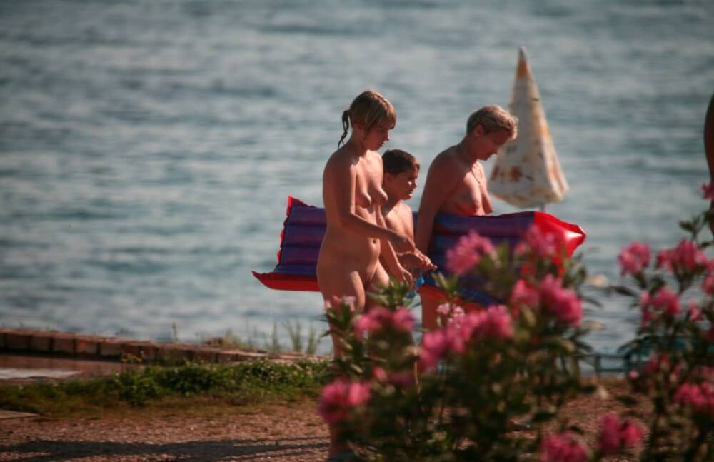 Dusk Til Dawn Showering phoros - The idea of self-acceptance and self-respect is important among naturists
