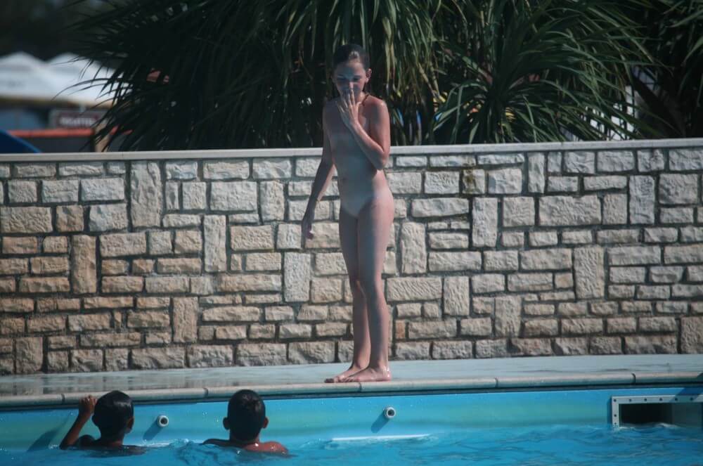 Naturist Pool-Side Singles photos - Nudism is a way to improve health and boost self-esteem