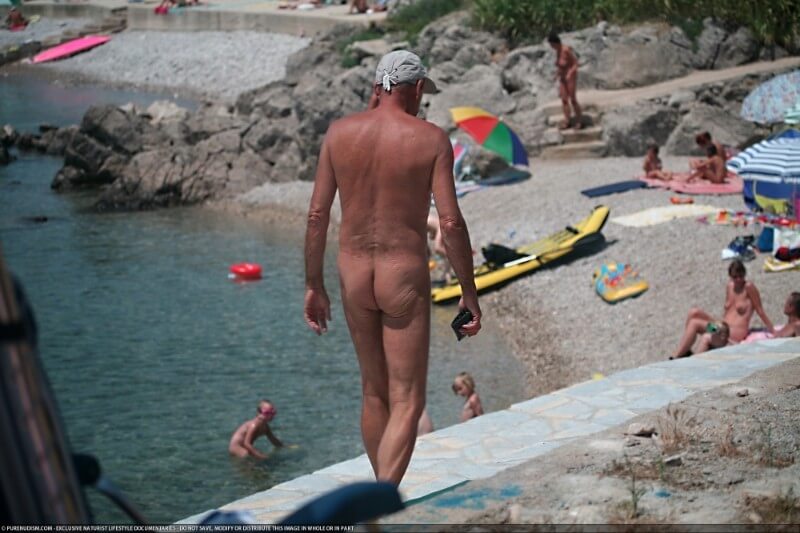 Nudist Shore Walking pics - Nudity should be natural