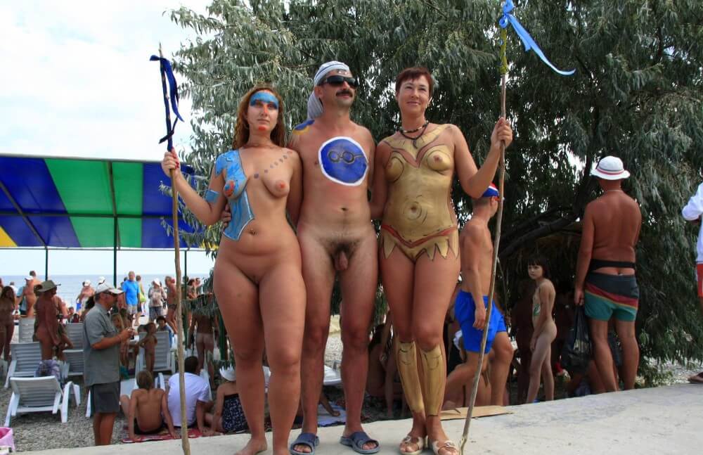 Three Painted Girl Poses pics - The Lifestyle of Naturism Supporters