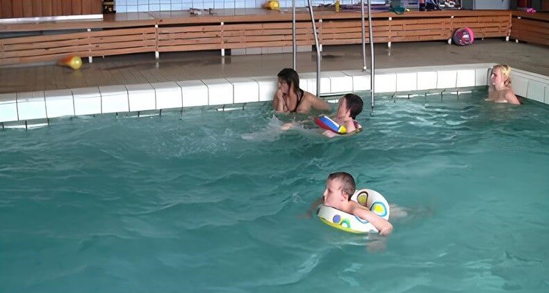 Swimming center club Full HD - Leaving the house in a state of complete nudity