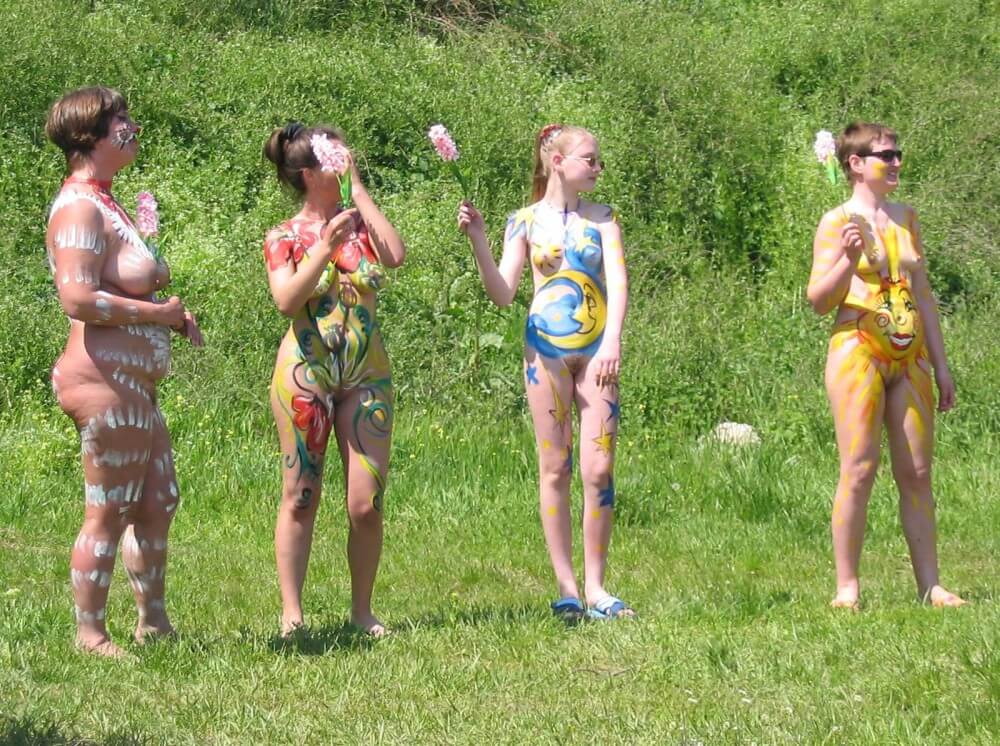 Family String-Apple Game Pics - The emergence of naturism is linked to the name of Soren Sorensen