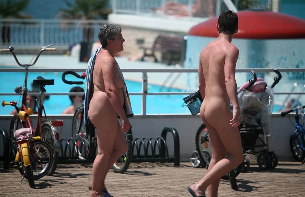 Sun-Soaked Sidewalk pics - Nudity should be natural