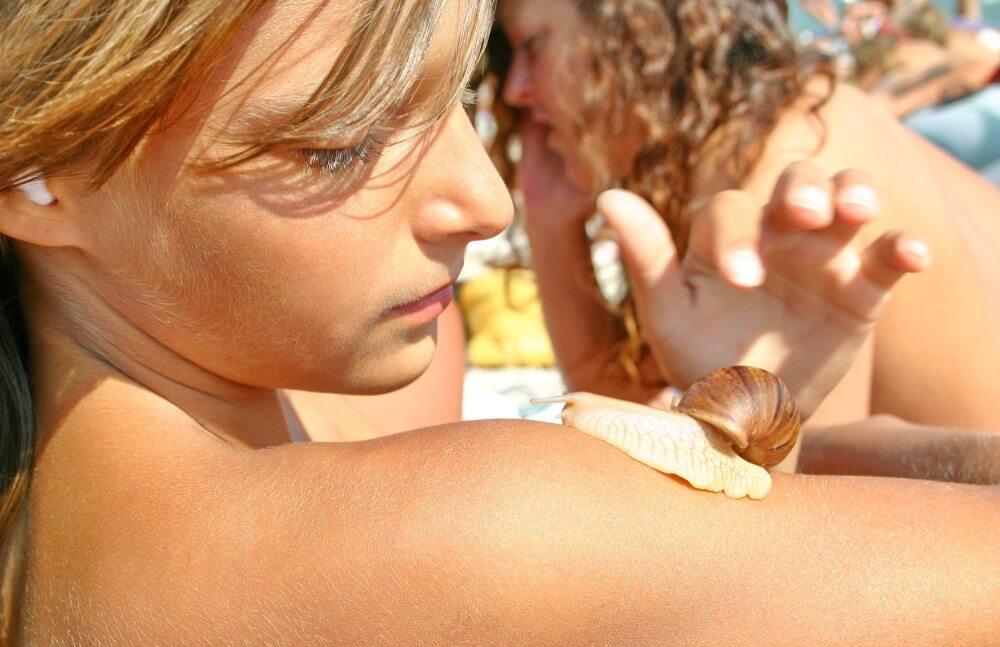 Ulitka Play On the Beach pics - Nudism promotes inner happiness