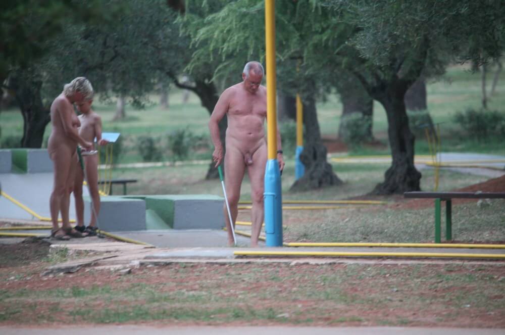 Mini-Golf Nude Participants pics - Naturism teaches us to accept ourselves and others without judgment