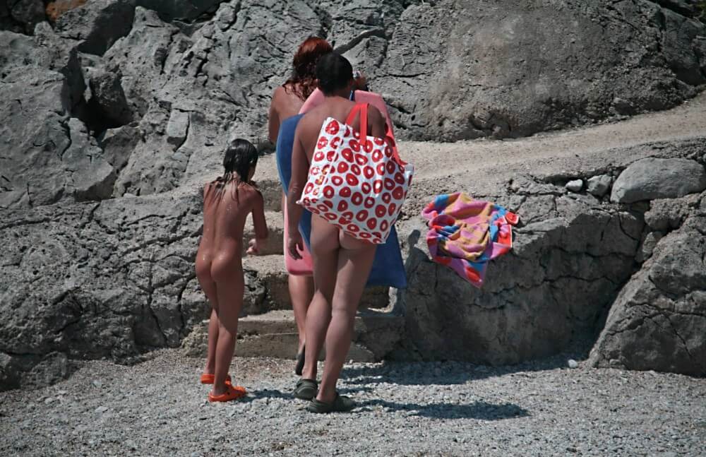 Calling To Go Home pics - Nudity helps one better understand oneself and the surrounding world