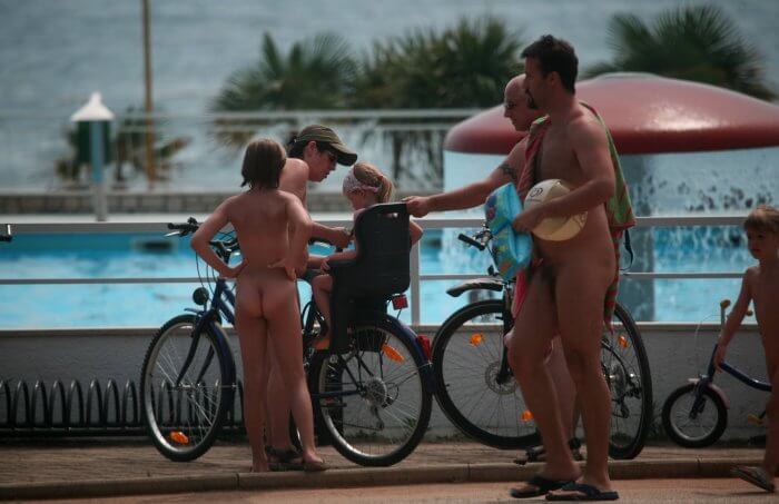 Freedom on two wheels: how cycling and hiking enrich the lives of nudists - Living freely and naturally is the dream of naturists