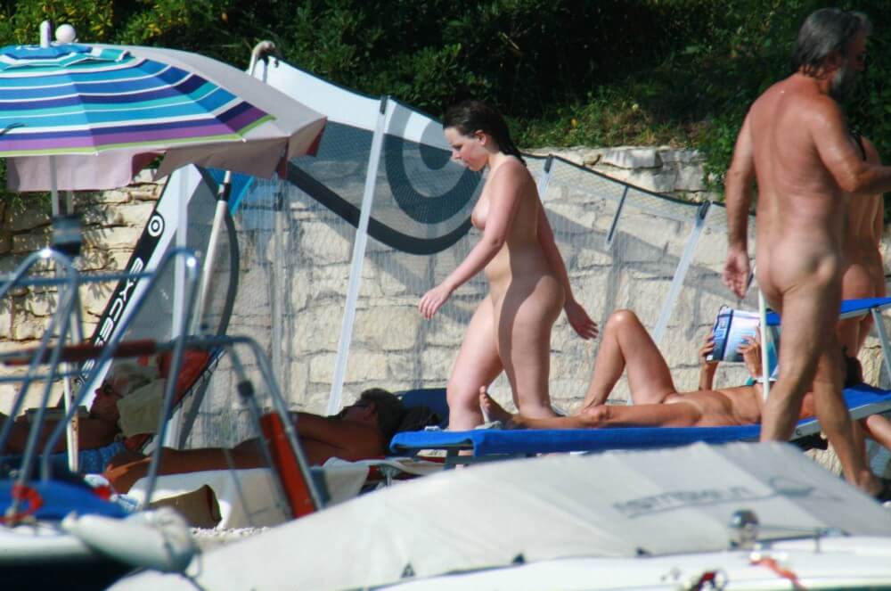 Girl Daytime Bath - Benefits of naturist recreation and harmony with nature