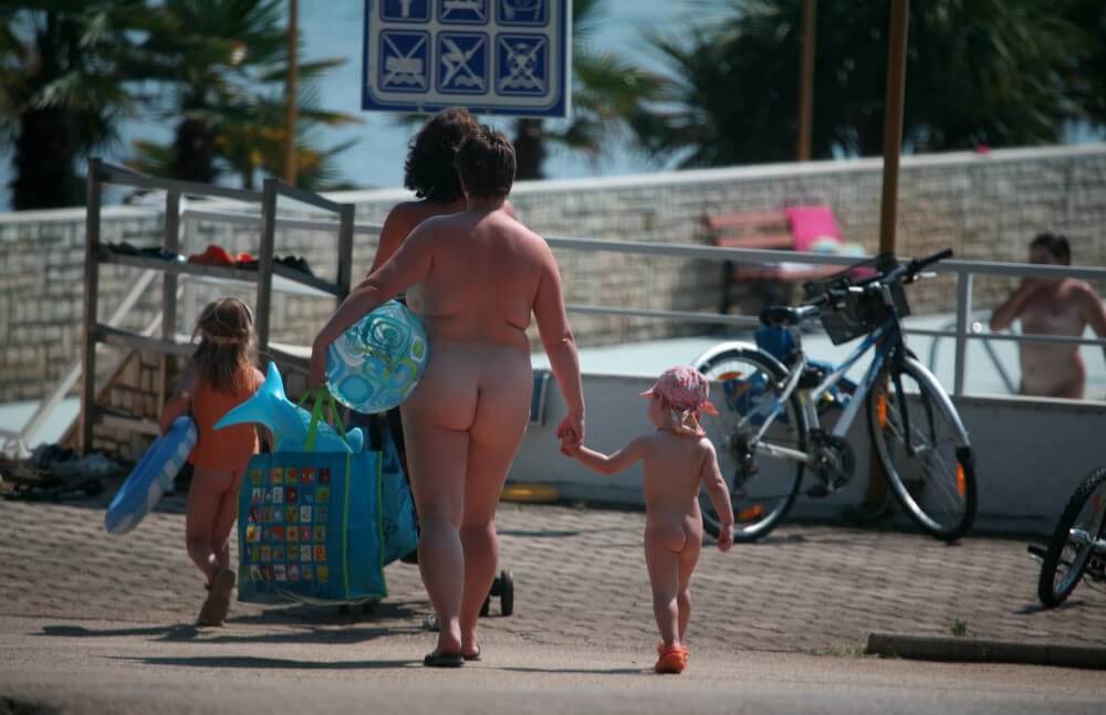 Pool Outskirt Nude Guests pics - The practice of nudism helps us shed imposed stereotypes and insecurities