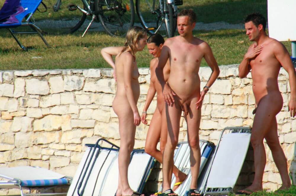 Ula FKK Couples Profile pics - In naturism, sincerity and honesty are valued