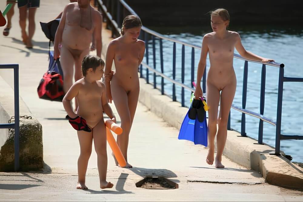 Naturism photo gallery # 11 - A closed community of naturists