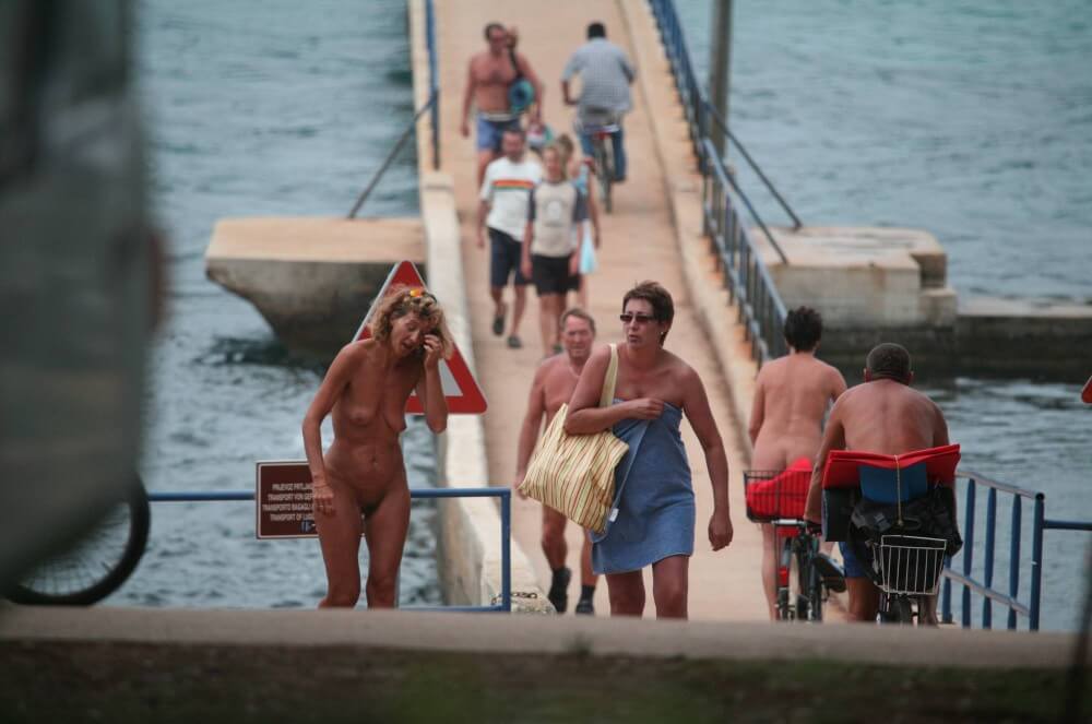 Crete FKK Bridge Crossing photos - Nudism has an ancient history
