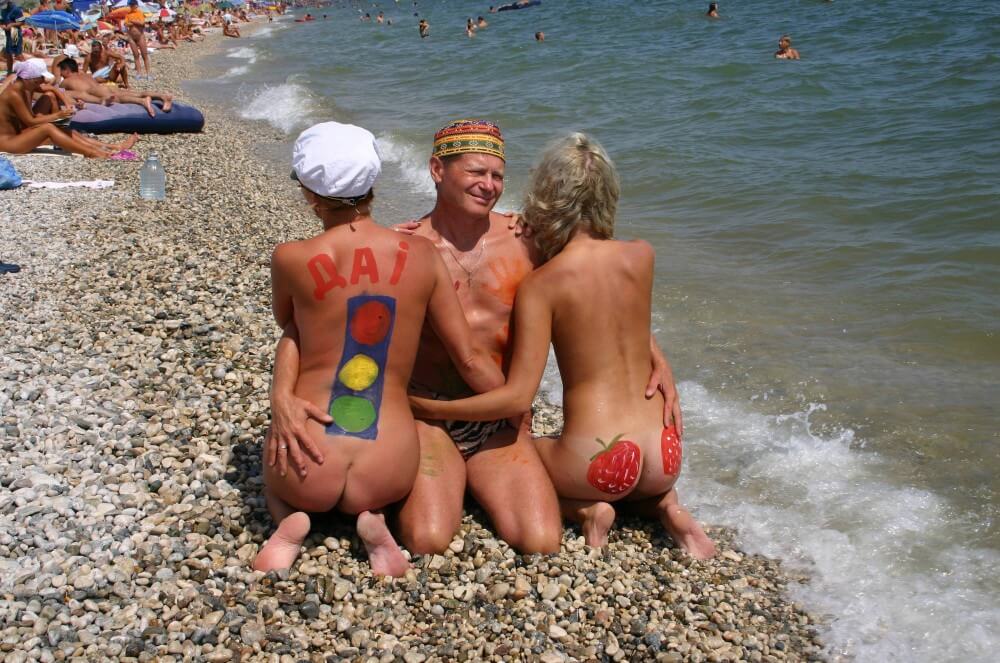 Bold Outdoor Nude Poses pics - Nudity promotes inner harmony and peace of mind