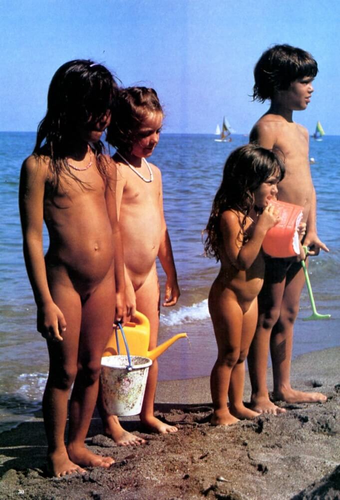 Jung und Frei Nr 6 - Naturists live freely and naturally