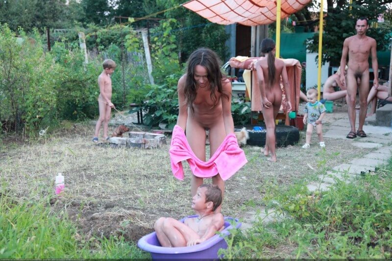 Green barrel of fun-grassy fields of gold photos - Types of recreation in nudist destinations