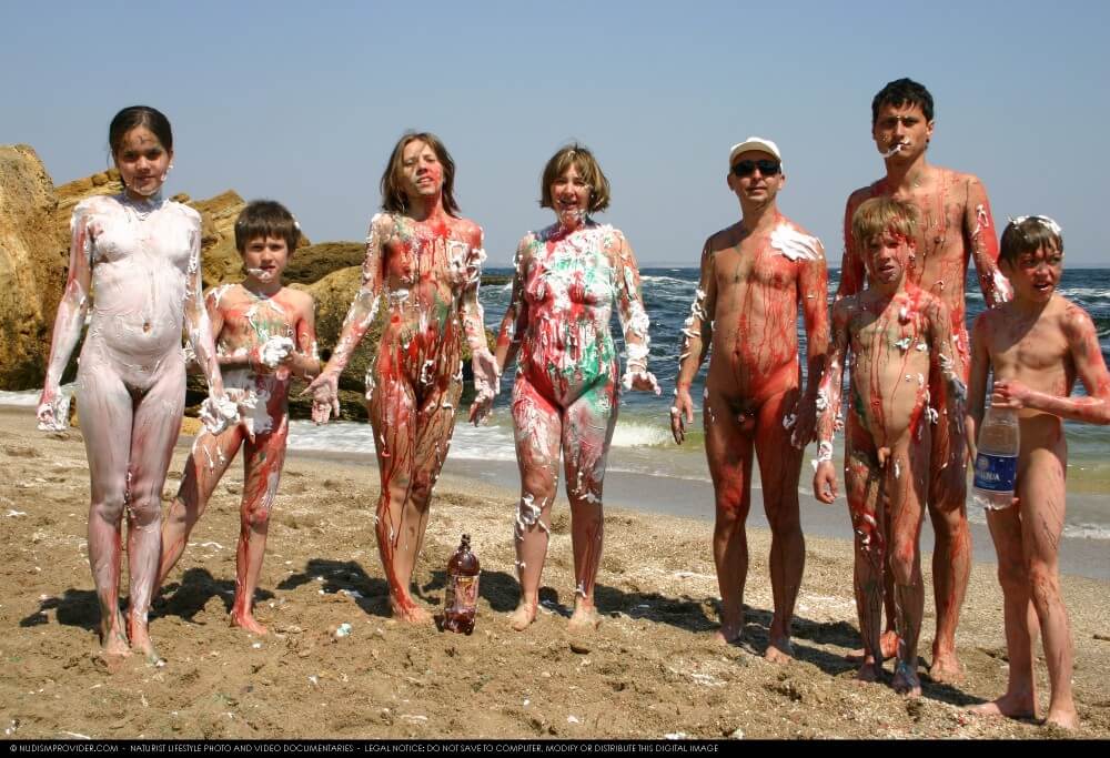 Naturism photo gallery # 58 - This practice of going nude was embraced by the highest ranks of the aristocracy