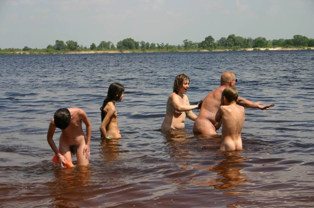 Kiev Water-Front Bathing pics - Living in harmony and tranquility is the goal of naturists