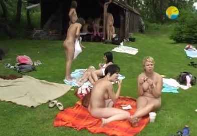 Naturist Freedom: Cottage Picnic - Nudism and naturism are closer to natural harmony