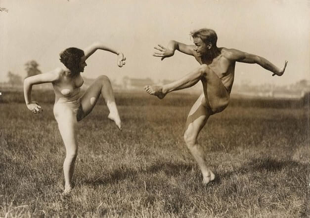 Jazz, dancing and naturism - Nudity fosters the development of trust and sincere relationships