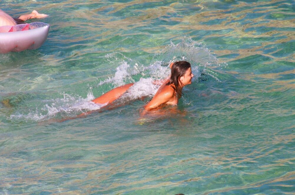 Ula FKK Teen Shore Run pics - The cult of nudity has not been forgotten
