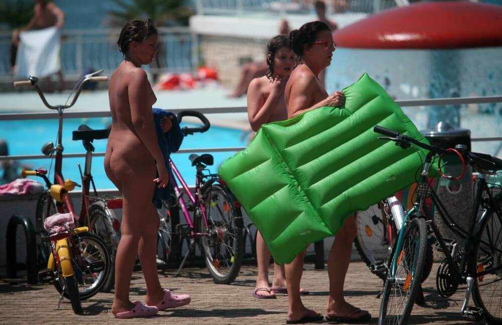 Outdoor Pool Sideliners pics - They value simplicity and naturalness, and encourage people not to feel self-conscious about being naked