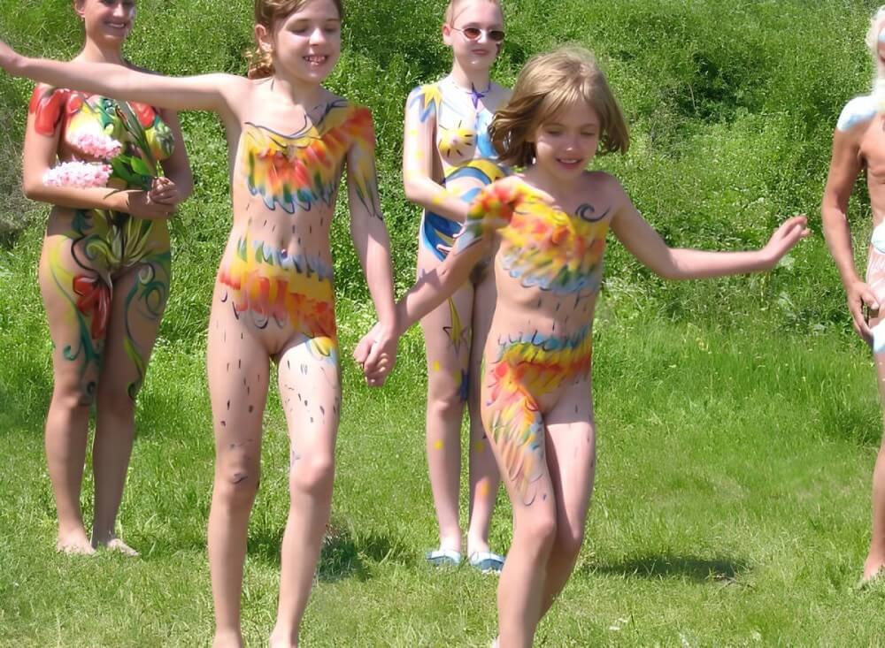 Naturism photo gallery # 29 - Naturism promotes openness toward the body
