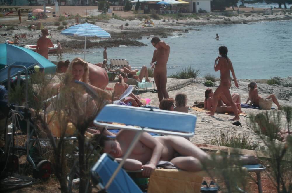 Nuda Beach Wide Outlook pics - Connoisseurs of naturism choose nature