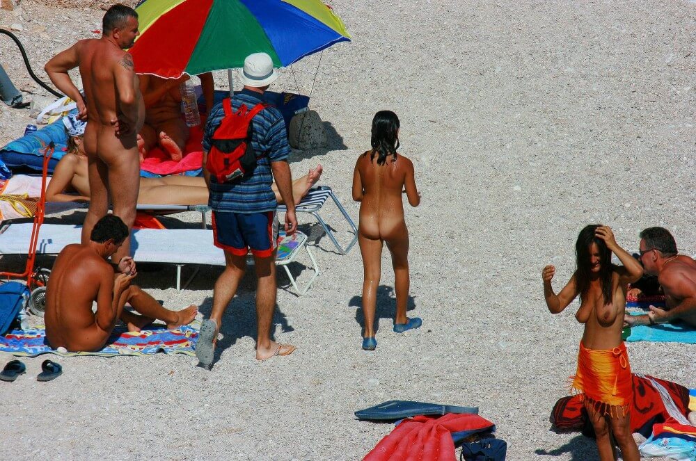 Uka FKK Beach Parenting Nudist beach pics - Nudism and naturism help break down stereotypes