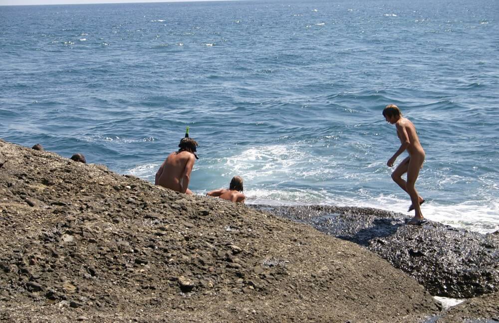 Leaning Against Hit Rocks pics - A person without clothes is closer to the wild