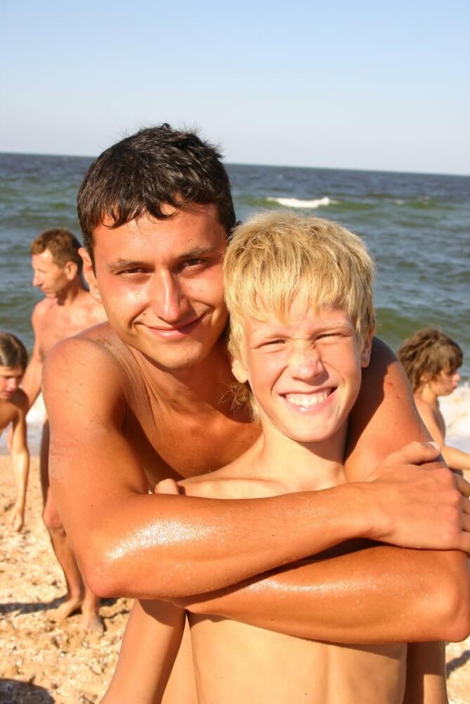 Naturist Group Pictures - Nudism is a way to improve health and boost self-esteem