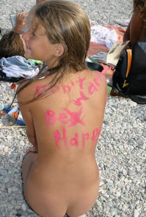 Osez vivre nu… Documentary naturism - Overcoming shame and awkwardness when taking off clothes
