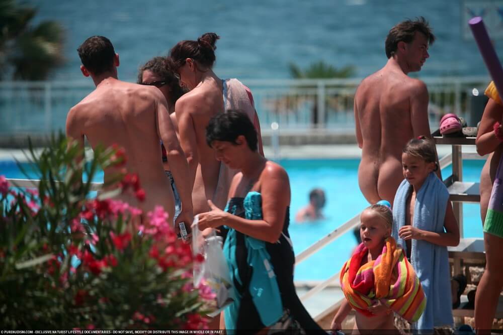 Naturism photo gallery # 66 - World Naturist Federation